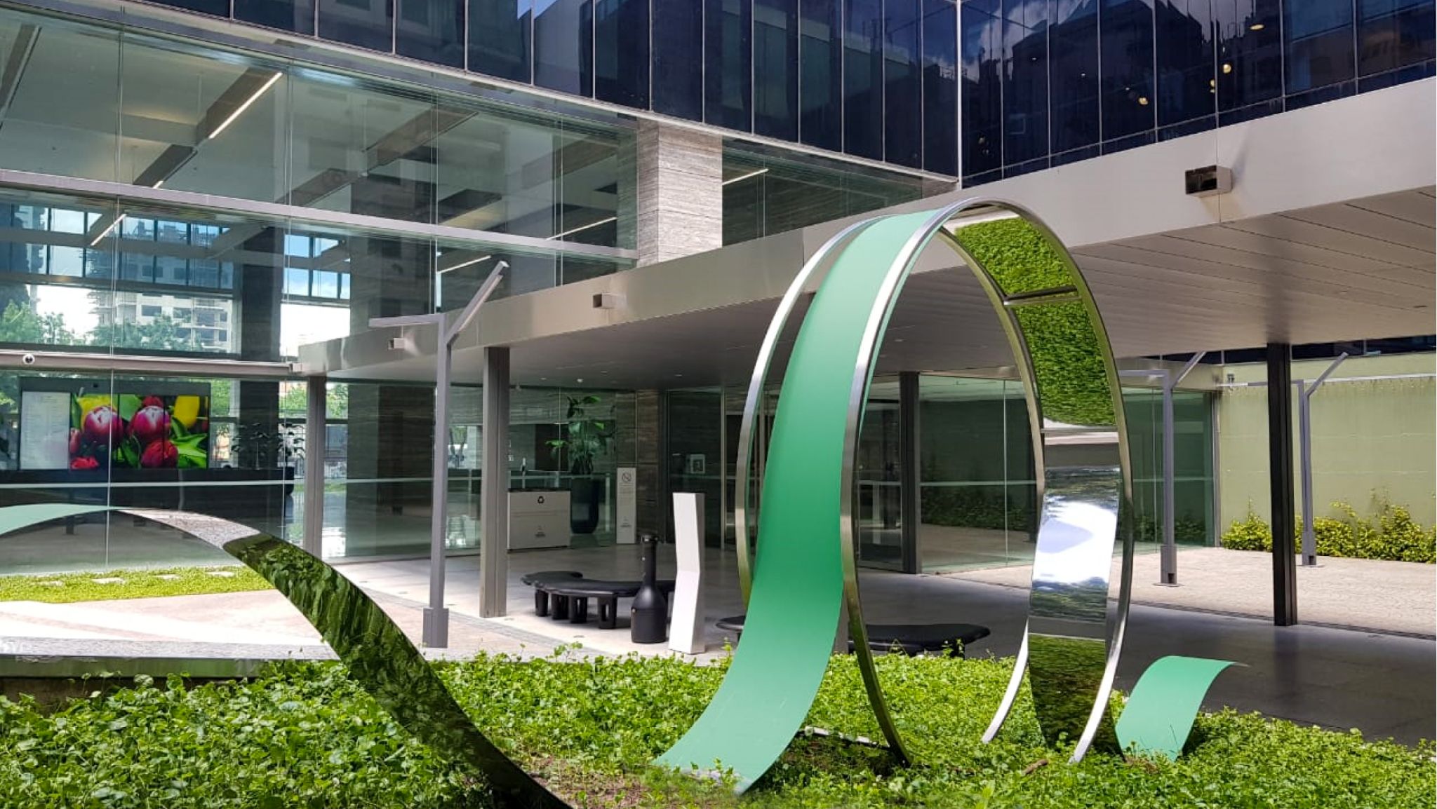 2025 DM port.para web. P37